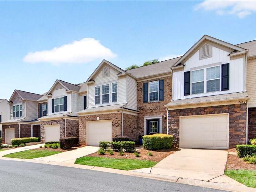 2434 Royal York Avenue, Charlotte, NC 28210.  MLS# CAR4370997, YatesRealty ID 28439. 
