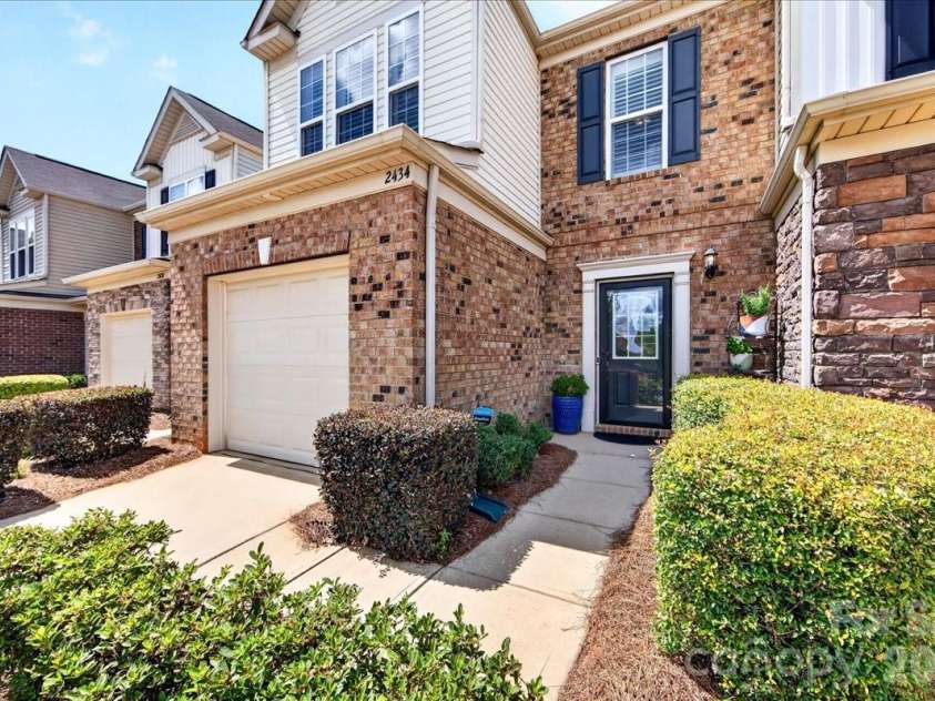 2434 Royal York Avenue, Charlotte, NC 28210.  MLS# CAR4370997, YatesRealty ID 28439. 