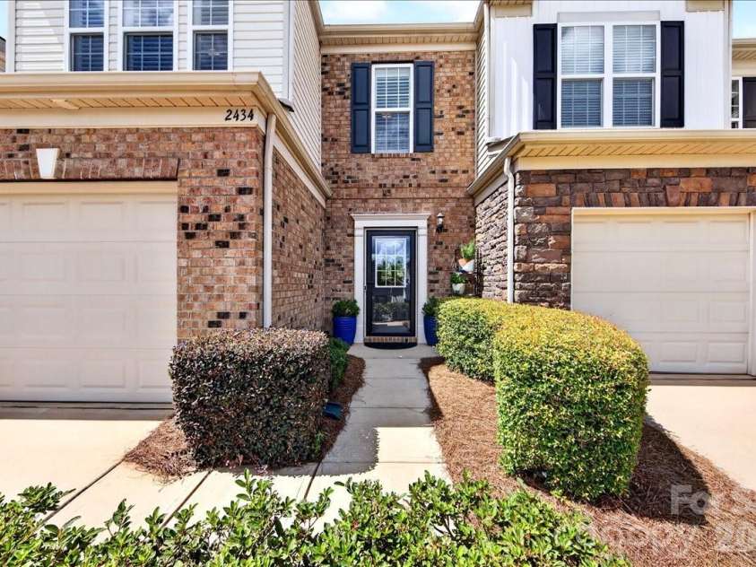 2434 Royal York Avenue, Charlotte, NC 28210.  MLS# CAR4370997, YatesRealty ID 28439. 
