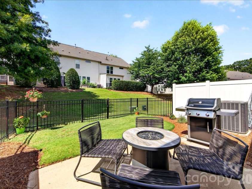 2434 Royal York Avenue, Charlotte, NC 28210.  MLS# CAR4370997, YatesRealty ID 28439. 