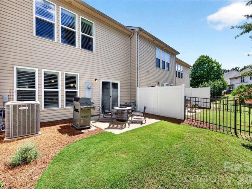2434 Royal York Avenue, Charlotte, NC 28210.  MLS# CAR4370997, YatesRealty ID 28439. 