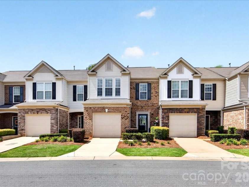 2434 Royal York Avenue, Charlotte, NC 28210.  MLS# CAR4411418, YatesRealty ID 28439. 