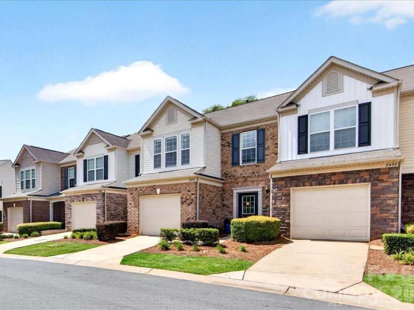 2434 Royal York Avenue, Charlotte, NC 28210.  MLS# CAR4411418, YatesRealty ID 28439. 