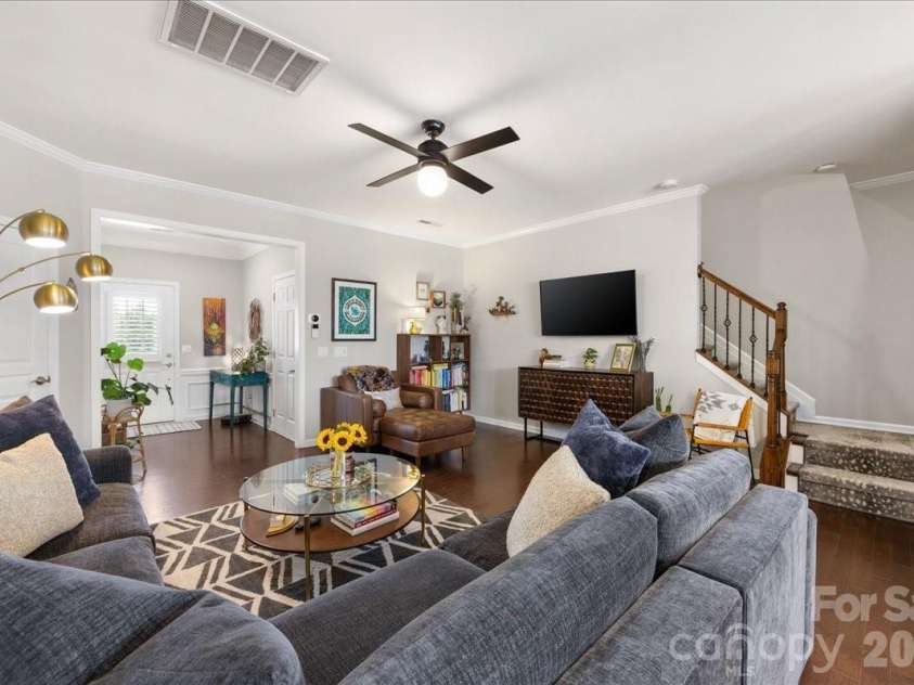 2434 Royal York Avenue, Charlotte, NC 28210.  MLS# CAR4411418, YatesRealty ID 28439. 