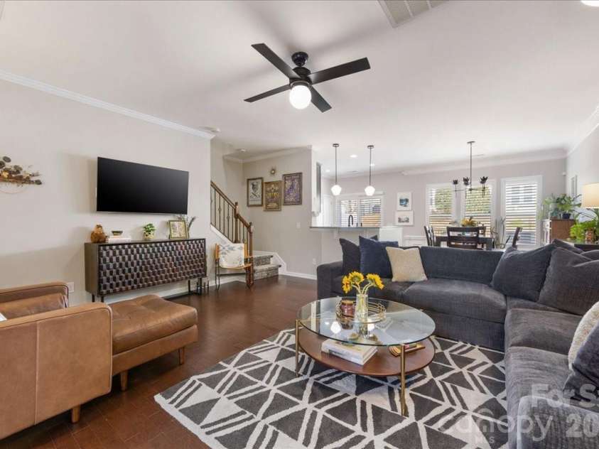 2434 Royal York Avenue, Charlotte, NC 28210.  MLS# CAR4411418, YatesRealty ID 28439. 