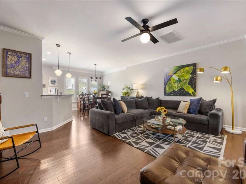 2434 Royal York Avenue, Charlotte, NC 28210.  MLS# CAR4411418, YatesRealty ID 28439. 