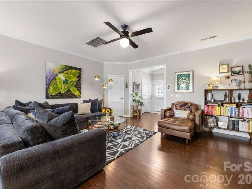 2434 Royal York Avenue, Charlotte, NC 28210.  MLS# CAR4411418, YatesRealty ID 28439. 