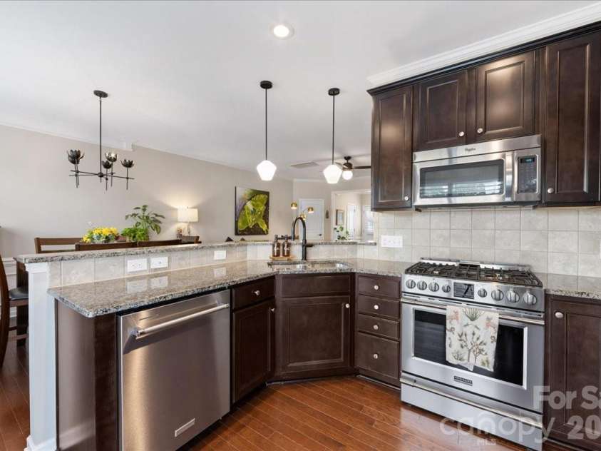 2434 Royal York Avenue, Charlotte, NC 28210.  MLS# CAR4411418, YatesRealty ID 28439. 