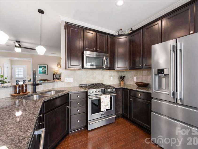 2434 Royal York Avenue, Charlotte, NC 28210.  MLS# CAR4411418, YatesRealty ID 28439. 