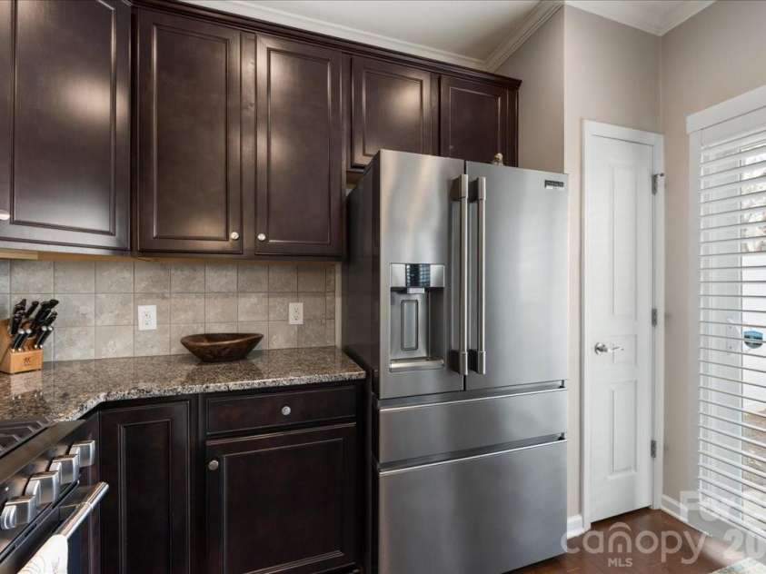 2434 Royal York Avenue, Charlotte, NC 28210.  MLS# CAR4411418, YatesRealty ID 28439. 