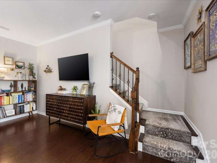 2434 Royal York Avenue, Charlotte, NC 28210.  MLS# CAR4411418, YatesRealty ID 28439. 