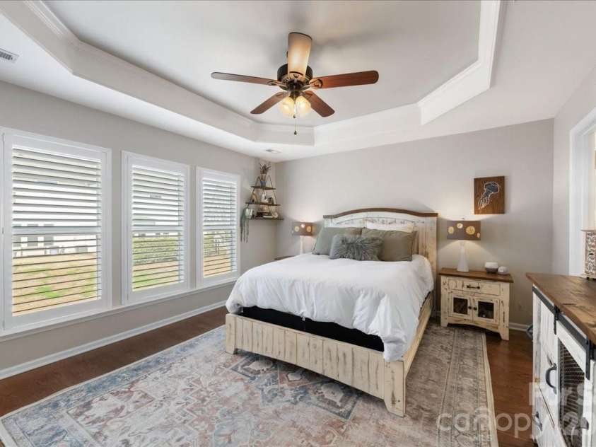 2434 Royal York Avenue, Charlotte, NC 28210.  MLS# CAR4411418, YatesRealty ID 28439. 