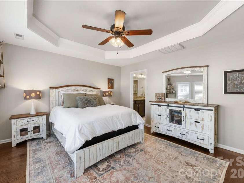 2434 Royal York Avenue, Charlotte, NC 28210.  MLS# CAR4411418, YatesRealty ID 28439. 