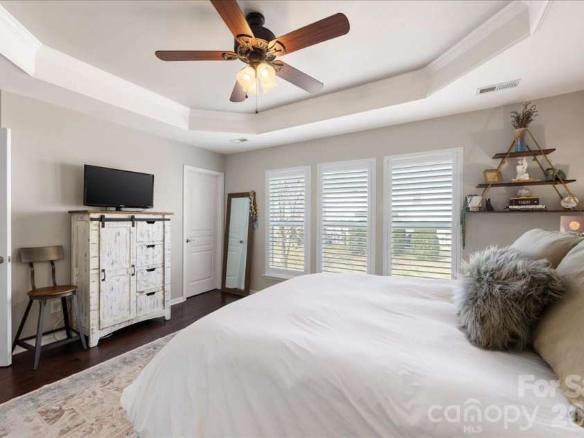 2434 Royal York Avenue, Charlotte, NC 28210.  MLS# CAR4411418, YatesRealty ID 28439. 