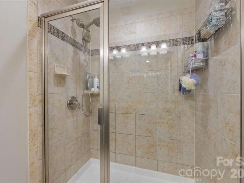 2434 Royal York Avenue, Charlotte, NC 28210.  MLS# CAR4411418, YatesRealty ID 28439. 