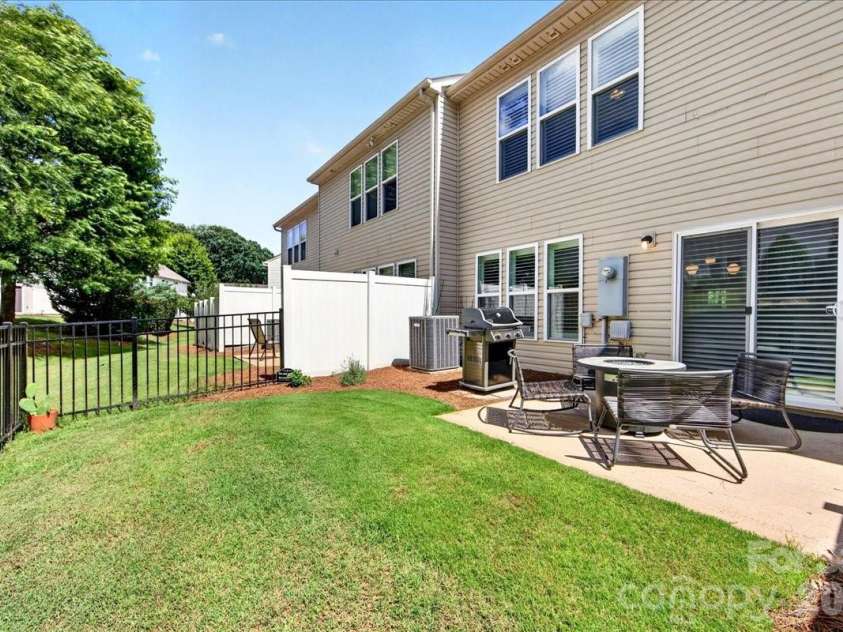 2434 Royal York Avenue, Charlotte, NC 28210.  MLS# CAR4411418, YatesRealty ID 28439. 