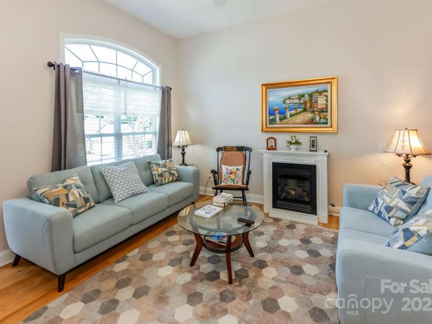 704 Adaline Drive, Inman, SC 29349.  MLS# CAR4283415, YatesRealty ID 28439. 