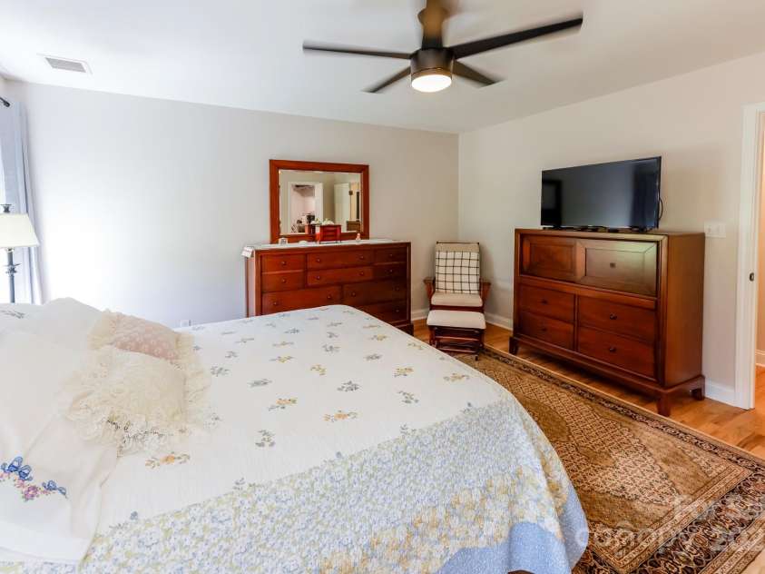 704 Adaline Drive, Inman, SC 29349.  MLS# CAR4283415, YatesRealty ID 28439. 
