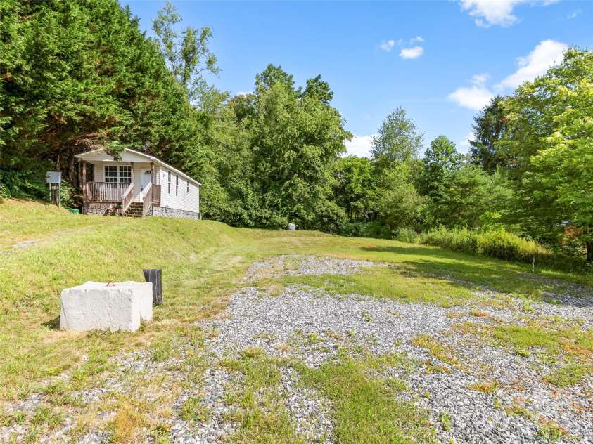 15 Country Ridge Drive, Leicester, NC 28748.  MLS# CAR4276971, YatesRealty ID 2844. 