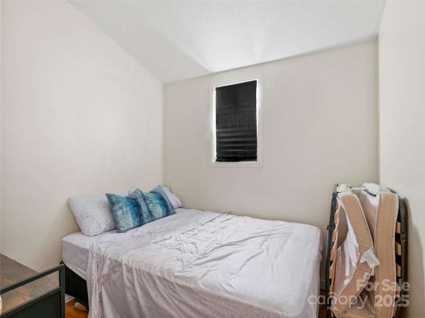 15 Country Ridge Drive, Leicester, NC 28748.  MLS# CAR4276971, YatesRealty ID 2844. 