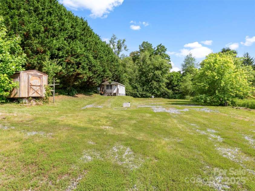 15 Country Ridge Drive, Leicester, NC 28748.  MLS# CAR4276971, YatesRealty ID 2844. 