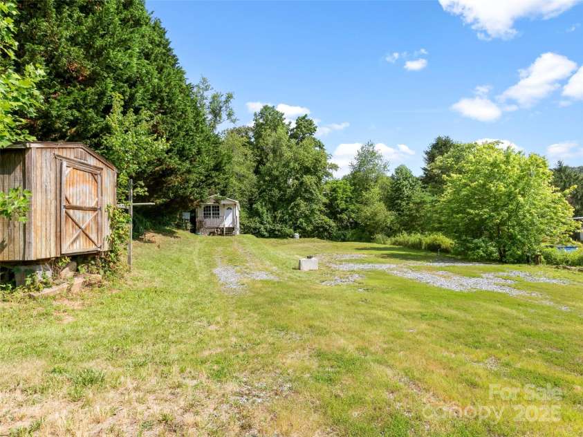 15 Country Ridge Drive, Leicester, NC 28748.  MLS# CAR4276971, YatesRealty ID 2844. 