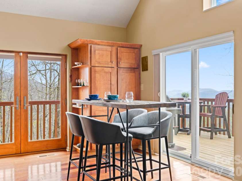 108 Hickory Forest Road, Fairview, NC 28730.  MLS# CAR4343902, YatesRealty ID 28441. 