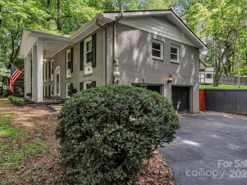 169 Echo Drive, Laurel Park, NC 28739.  MLS# CAR4267746, YatesRealty ID 28442. 