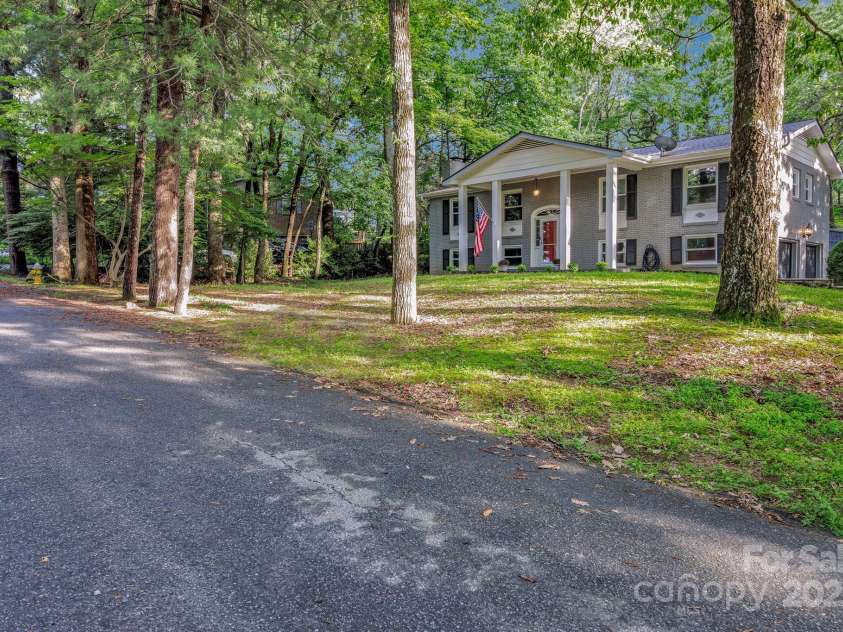 169 Echo Drive, Laurel Park, NC 28739.  MLS# CAR4267746, YatesRealty ID 28442. 