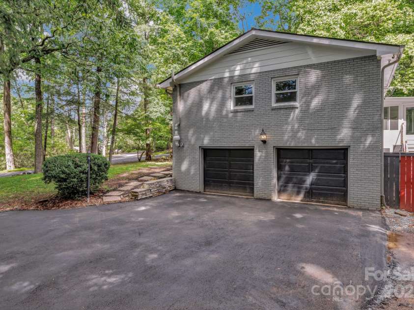 169 Echo Drive, Laurel Park, NC 28739.  MLS# CAR4267746, YatesRealty ID 28442. 