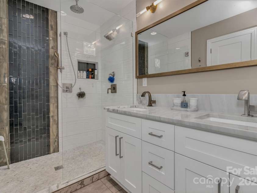 169 Echo Drive, Laurel Park, NC 28739.  MLS# CAR4267746, YatesRealty ID 28442. 