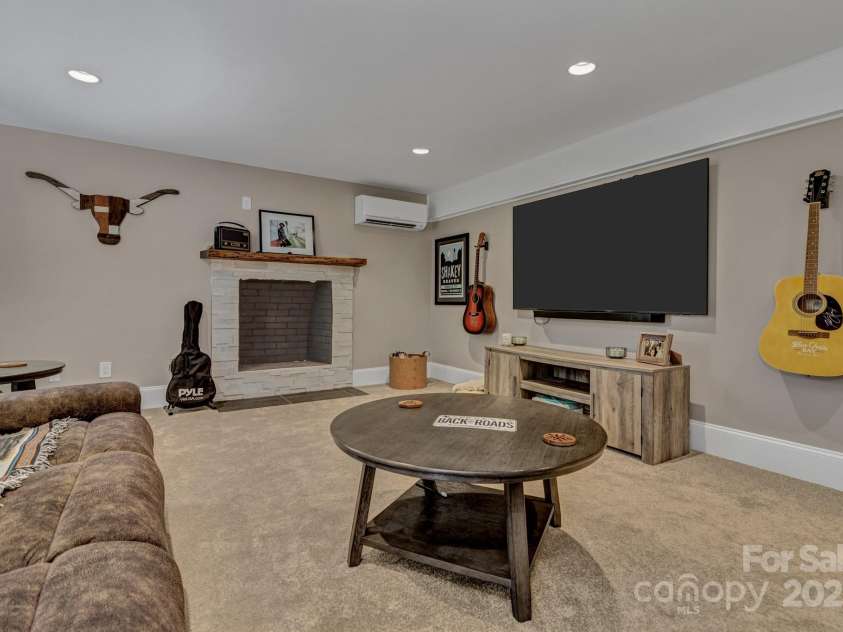 169 Echo Drive, Laurel Park, NC 28739.  MLS# CAR4267746, YatesRealty ID 28442. 