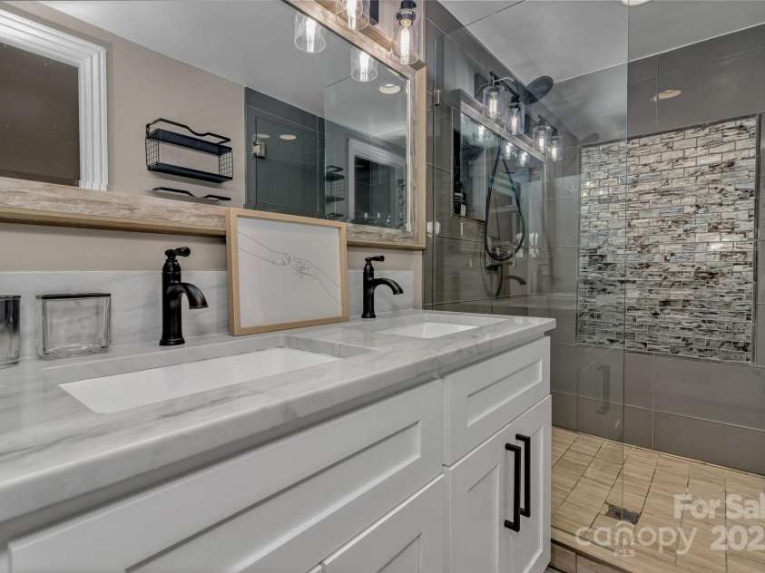 169 Echo Drive, Laurel Park, NC 28739.  MLS# CAR4267746, YatesRealty ID 28442. 
