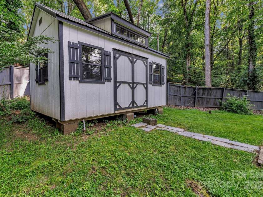 169 Echo Drive, Laurel Park, NC 28739.  MLS# CAR4267746, YatesRealty ID 28442. 