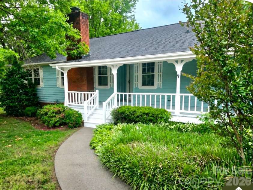 6016 Indian Brook Drive, Matthews, NC 28104.  MLS# CAR4377872, YatesRealty ID 28442. 