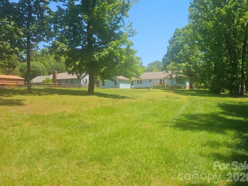 6016 Indian Brook Drive, Matthews, NC 28104.  MLS# CAR4377872, YatesRealty ID 28442. 