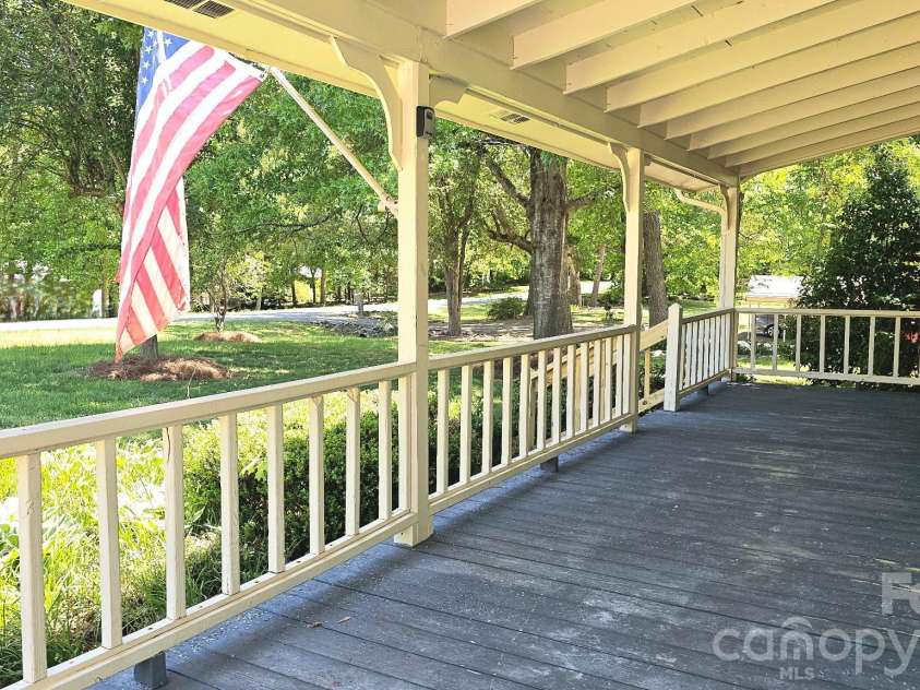 6016 Indian Brook Drive, Matthews, NC 28104.  MLS# CAR4377872, YatesRealty ID 28442. 