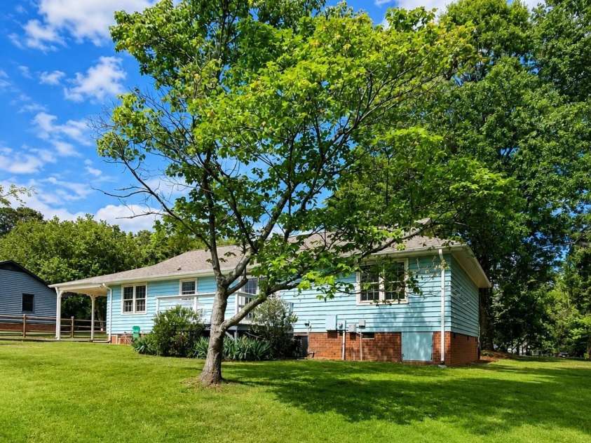 6016 Indian Brook Drive, Matthews, NC 28104.  MLS# CAR4377872, YatesRealty ID 28442. 