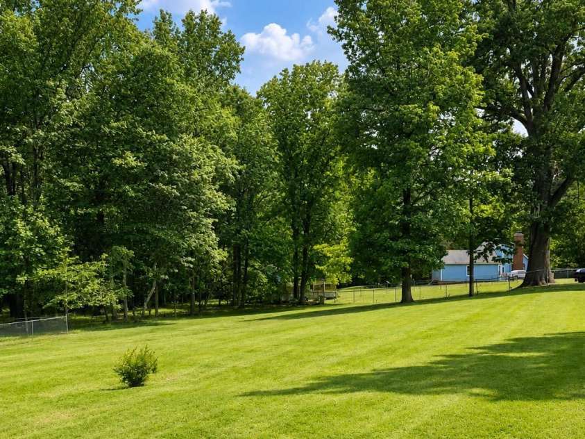 6016 Indian Brook Drive, Matthews, NC 28104.  MLS# CAR4377872, YatesRealty ID 28442. 