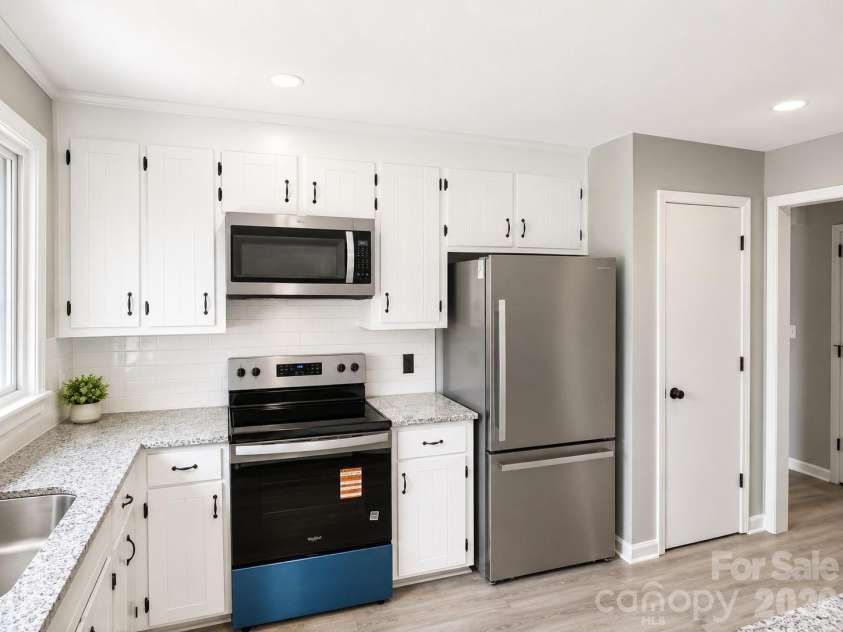 6016 Indian Brook Drive, Matthews, NC 28104.  MLS# CAR4377872, YatesRealty ID 28442. 