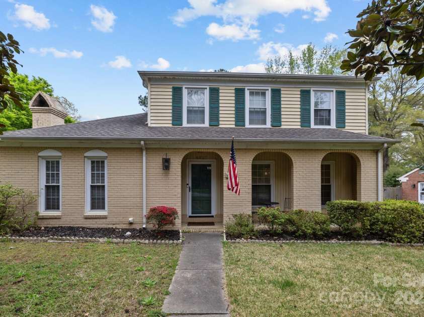 6807 Stoney Ridge Road, Matthews, NC 28104.  MLS# CAR4241286, YatesRealty ID 28444. 