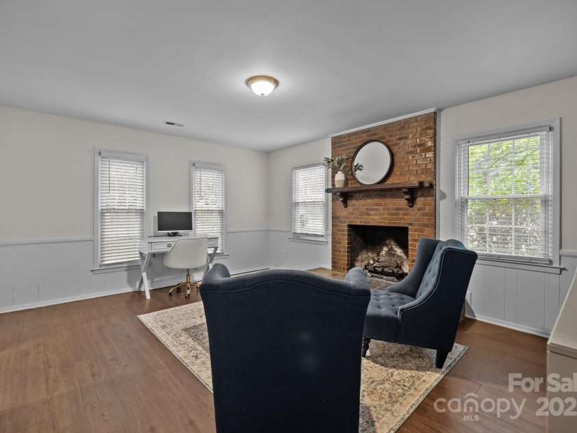 6807 Stoney Ridge Road, Matthews, NC 28104.  MLS# CAR4241286, YatesRealty ID 28444. 