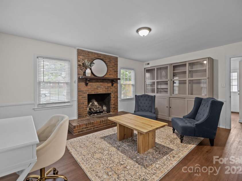 6807 Stoney Ridge Road, Matthews, NC 28104.  MLS# CAR4241286, YatesRealty ID 28444. 