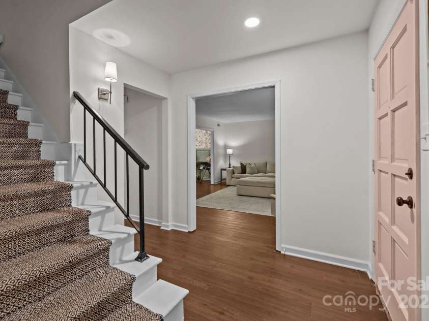 6807 Stoney Ridge Road, Matthews, NC 28104.  MLS# CAR4241286, YatesRealty ID 28444. 