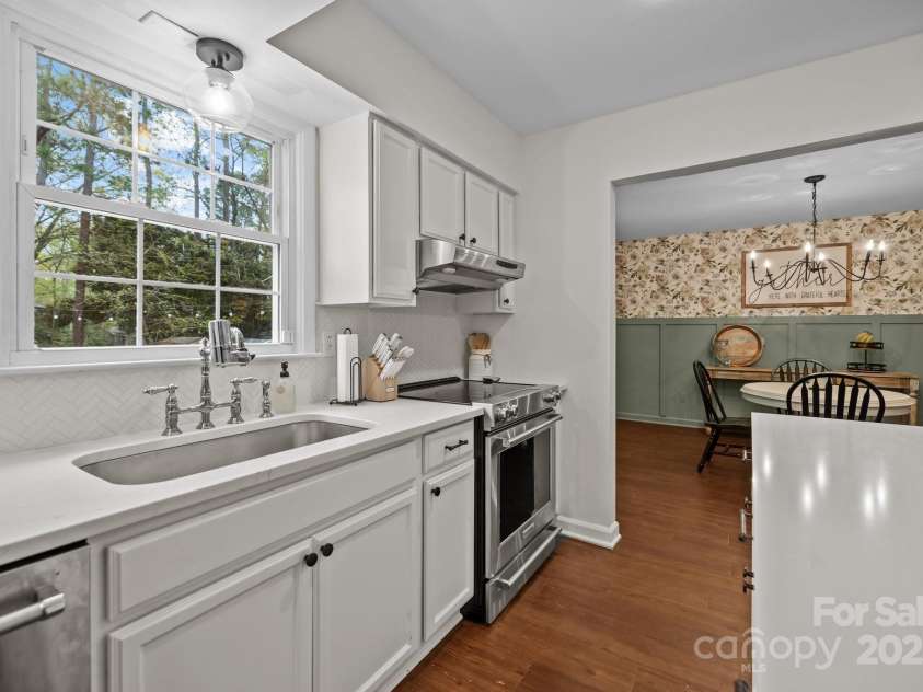 6807 Stoney Ridge Road, Matthews, NC 28104.  MLS# CAR4241286, YatesRealty ID 28444. 