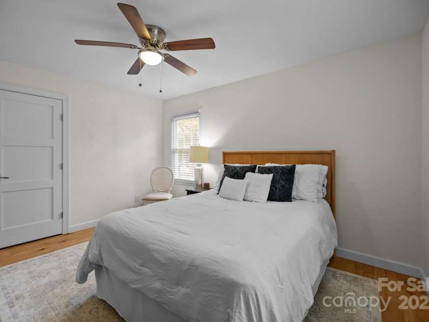 6807 Stoney Ridge Road, Matthews, NC 28104.  MLS# CAR4241286, YatesRealty ID 28444. 