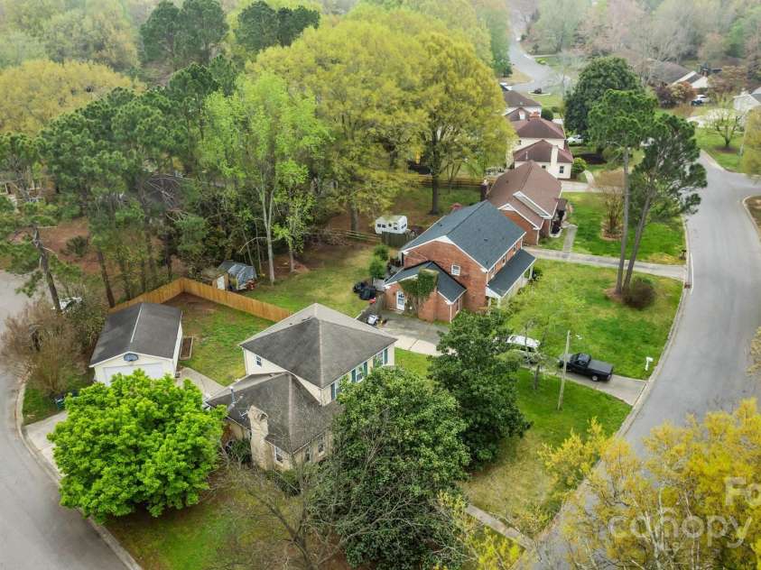 6807 Stoney Ridge Road, Matthews, NC 28104.  MLS# CAR4241286, YatesRealty ID 28444. 