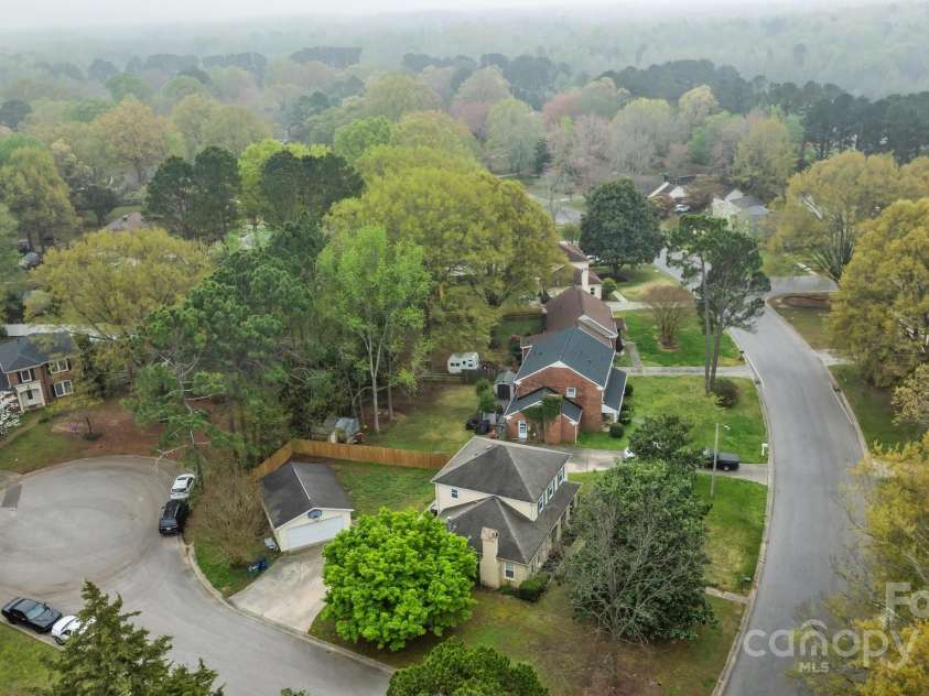 6807 Stoney Ridge Road, Matthews, NC 28104.  MLS# CAR4241286, YatesRealty ID 28444. 