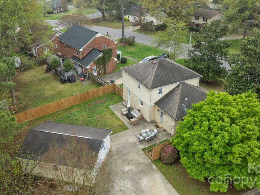 6807 Stoney Ridge Road, Matthews, NC 28104.  MLS# CAR4241286, YatesRealty ID 28444. 