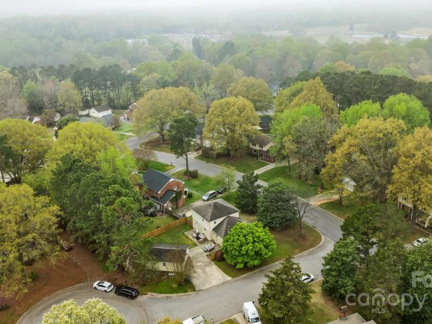 6807 Stoney Ridge Road, Matthews, NC 28104.  MLS# CAR4241286, YatesRealty ID 28444. 